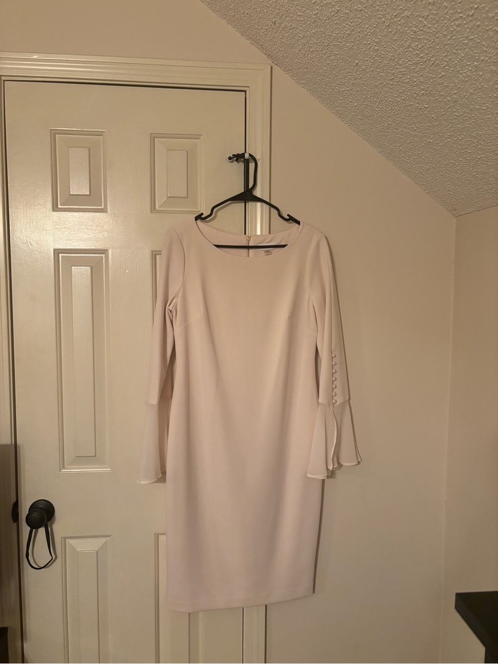 Calvin Klein Cream Long-Sleeve Bell Cuff Sheath Dress